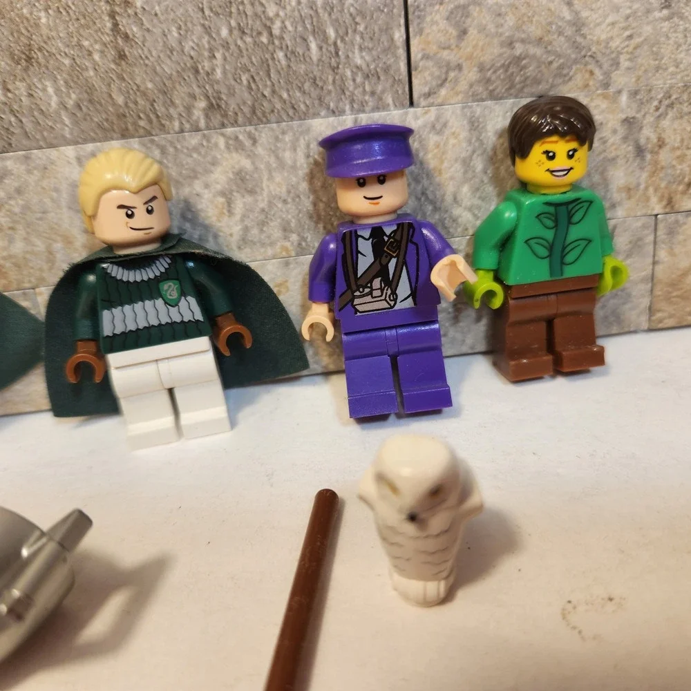 Wizarding World Minifigures Lot Owl Broom Trophy Snake Crest Conductor Figures